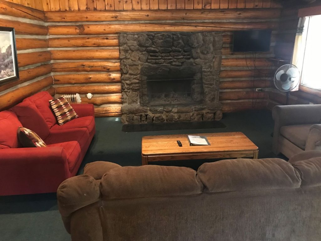 CABIN 17 interior