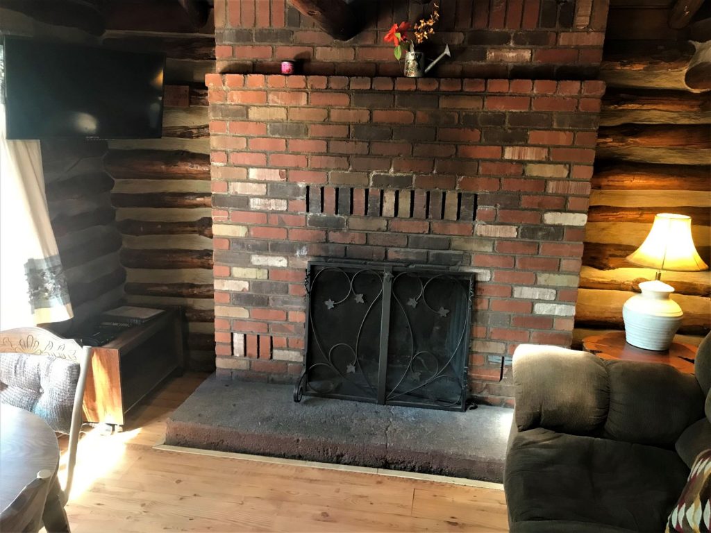 CABIN 6 – Lake View! interior